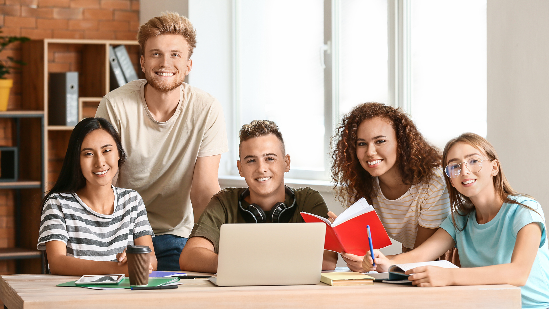 tisoware.AUSBILDUNG_allgemein_1920x1080px tisoware.AUSBILDUNG_allgemein_1920x1080px